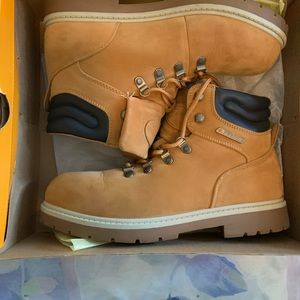Men’s Lugz boots new in box size 8.5